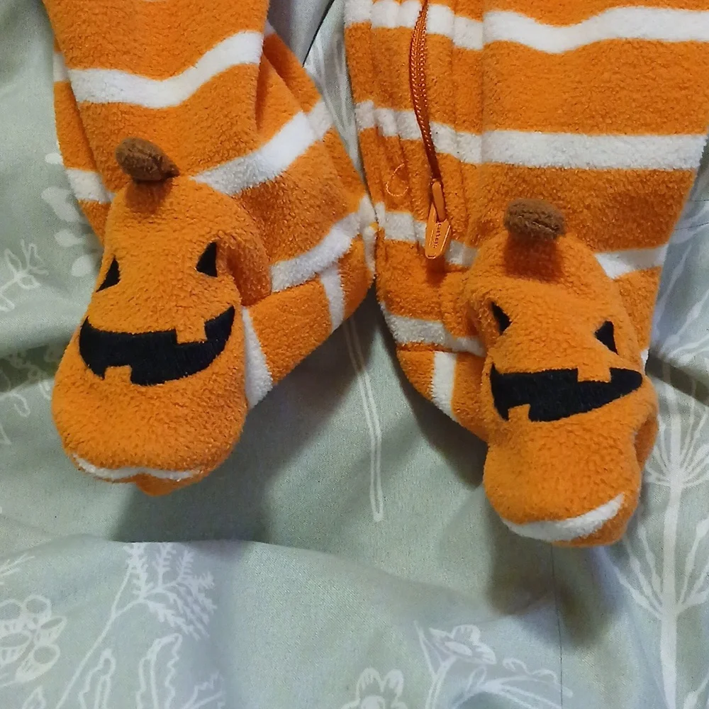 Carter's Unisex Pumpkin Sleep Onesie With Feet 6m